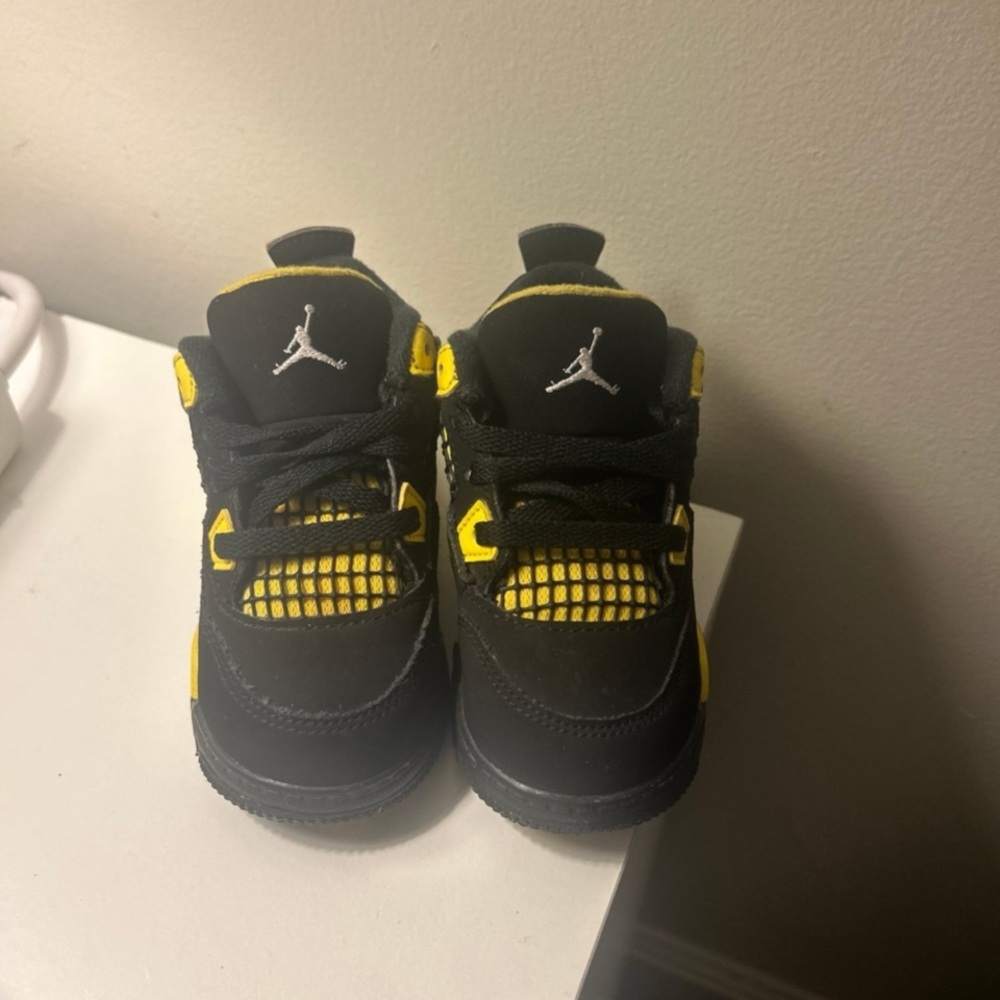 Kids Jordan 4 “ retro thunder”